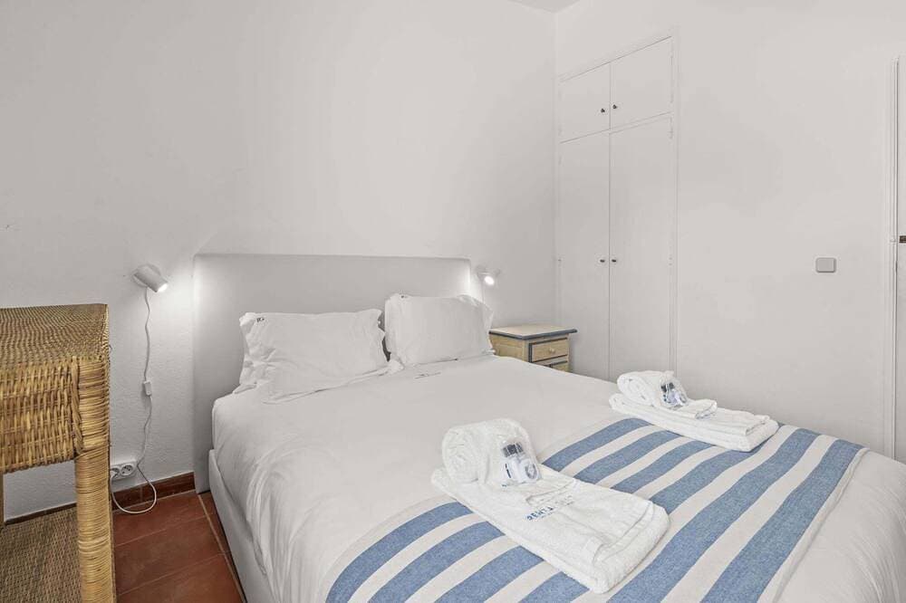 Foto 4 von 30: Beachfront Apartment with Sea View Balcony Luz