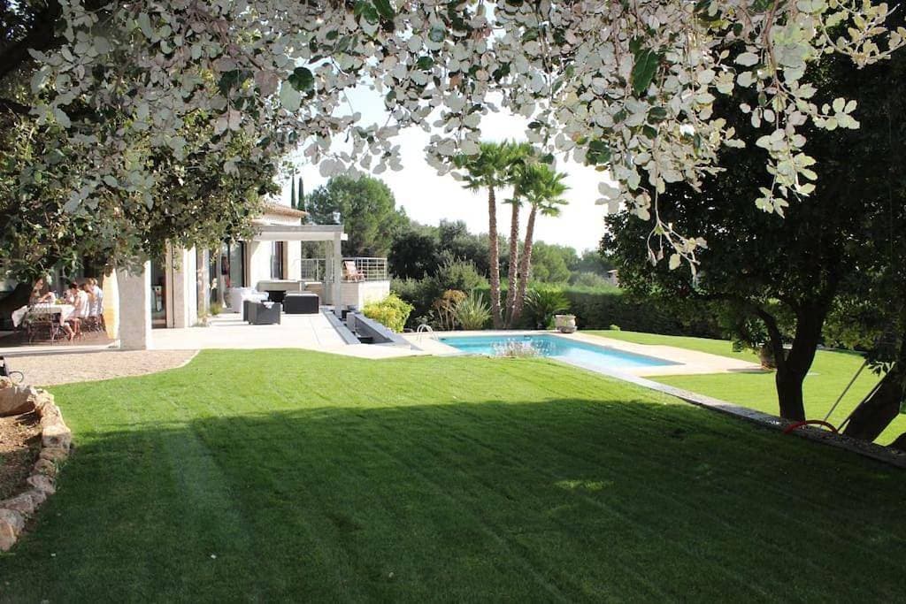 Luxurious villa 4 bedrooms in secluded area, swimming pool 1