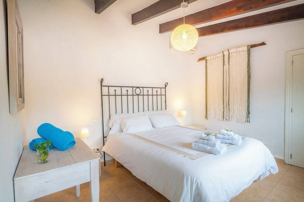 Foto 4 von 24: Villa mit Pool 2,5 km. vom Meer aus Sehr ruhige Gegend. Wifi