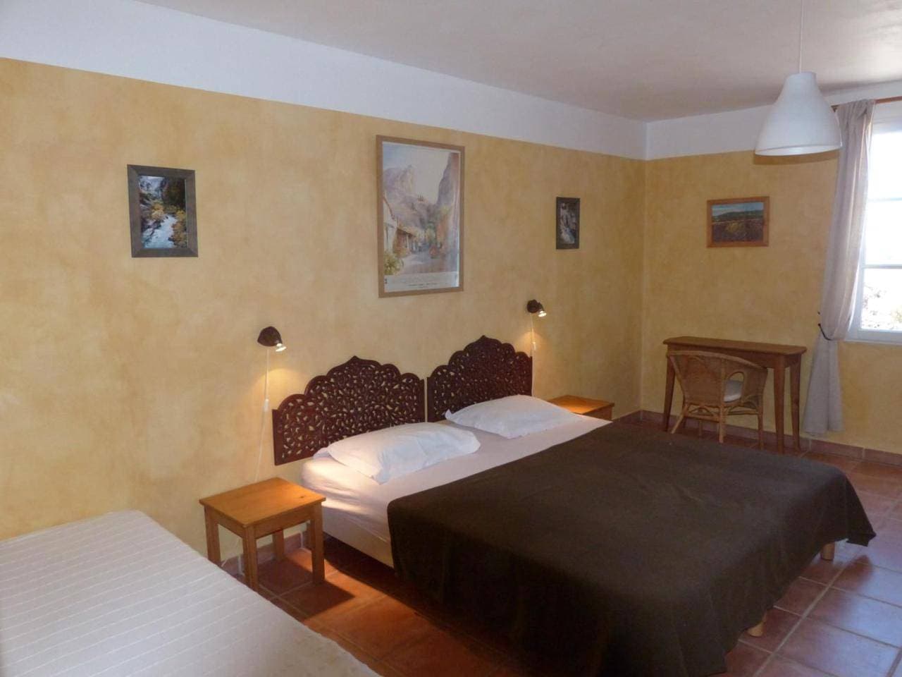 Foto 13 von 25: Economy Quadruple Room with Shared Bathroom