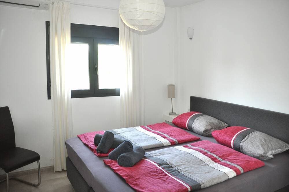 Foto 6 von 24: Moderner Bungalow mit beheiztem Pool, 50m vom Meer - Whirlpool -
