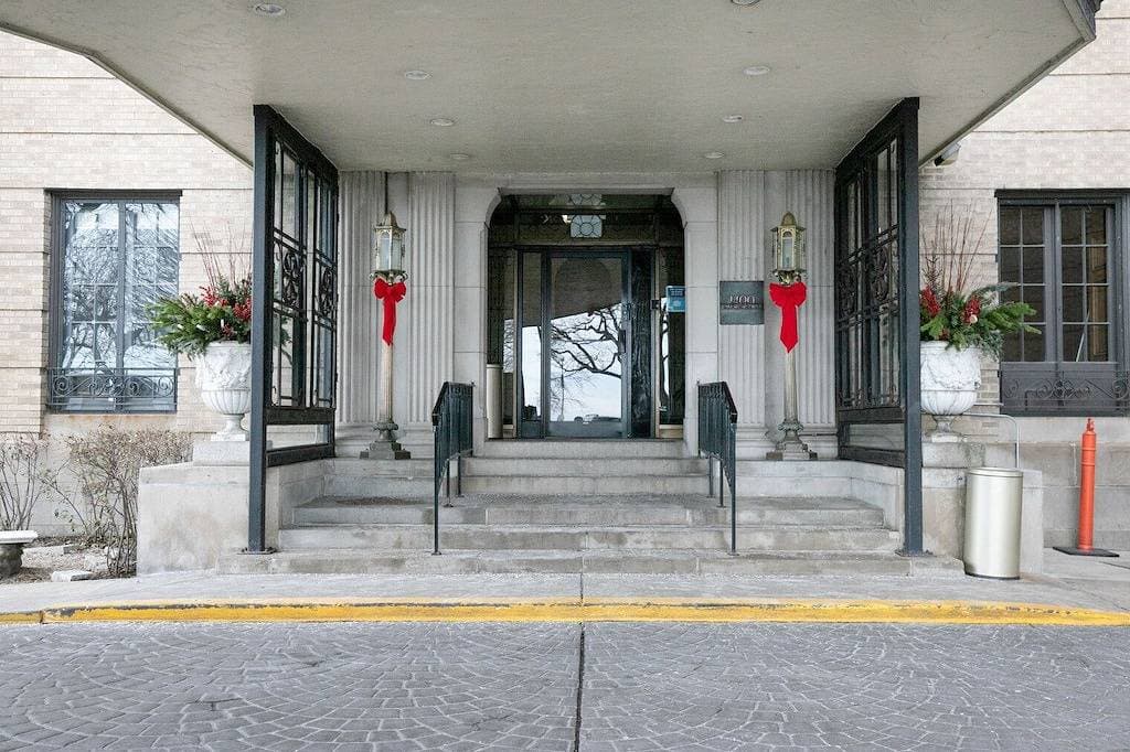 Foto 11 von 29: Tasteful Gold Coast 1Br w/ Doorman & Gym, 2 blocks to L, by Blueground