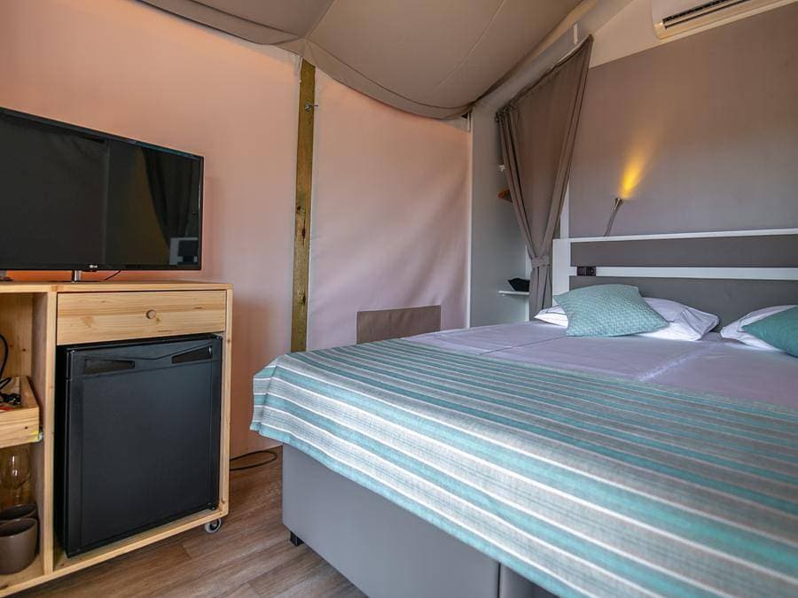 Foto 11 von 33: Arena One99 Glamping - Zelt 2 personen - Mini-Lodge