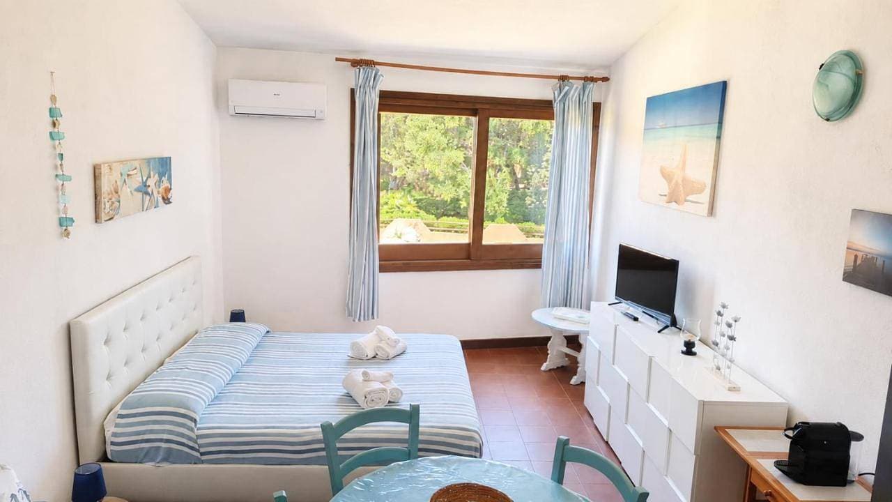 Foto 2 von 8: Studio Apartment with One Double Bed