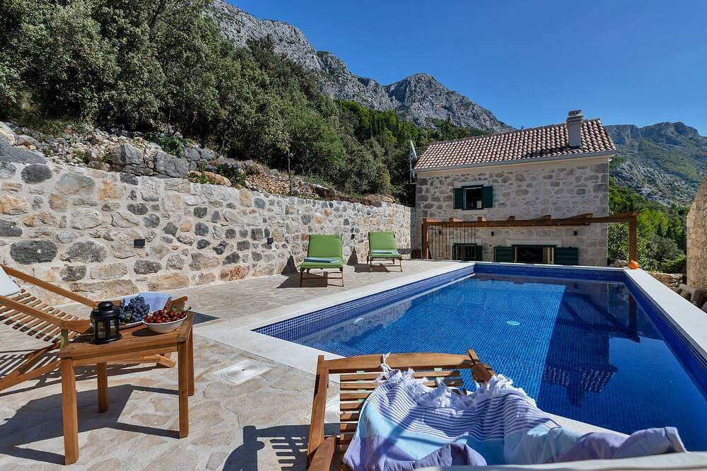Gemütliches Ferienhaus mit beheiztem Pool,Terrasse,Meerblick,ruhige Lage, WiFi, 1