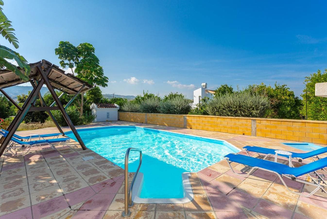 Foto 10 von 31: Villa für 4 Personen mit Balkon
