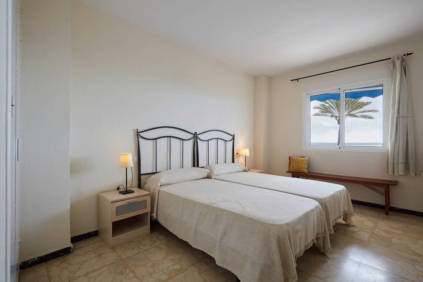 Foto 10 von 25: Beachfront Terrace – Direkt am Strand mit großer Terrasse und Meerblick