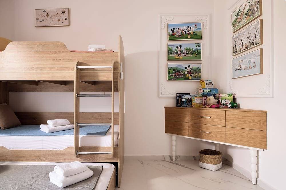 Foto 10 von 30: Luxury White House - Family Villa Near Sea - Zorbas Beach with playground, bikes