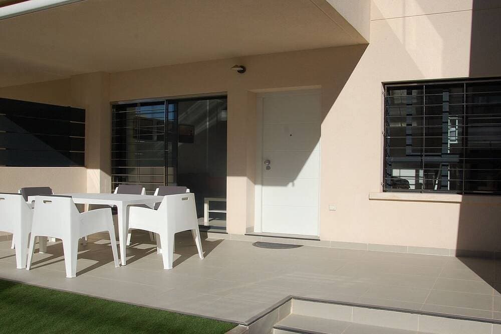 Moderne Wohnung 200 m vom Meer entfernt mit Südterrasse und Pool 1