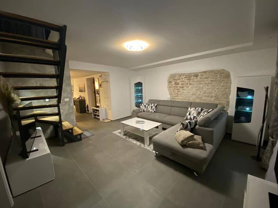 Foto 4 von 35: Three-Bedroom Apartment