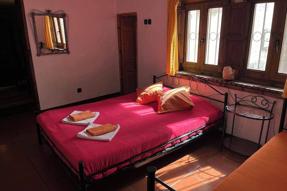 Foto 4 von 28: Doppelzimmer mit Bad in einem gemütlichen Gästehaus in einem kleinen Dorf