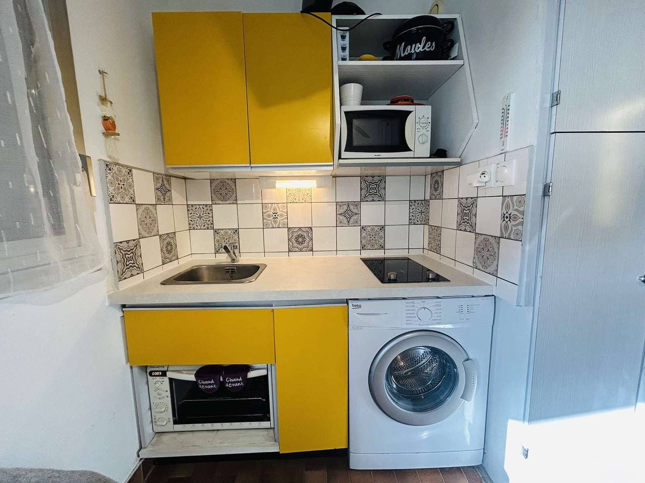 Foto 9 von 15: Studio für 4 Personen mit Pool, 600m vom Strand in Cap d'Agde, Parkplatz, Zentrale Lage