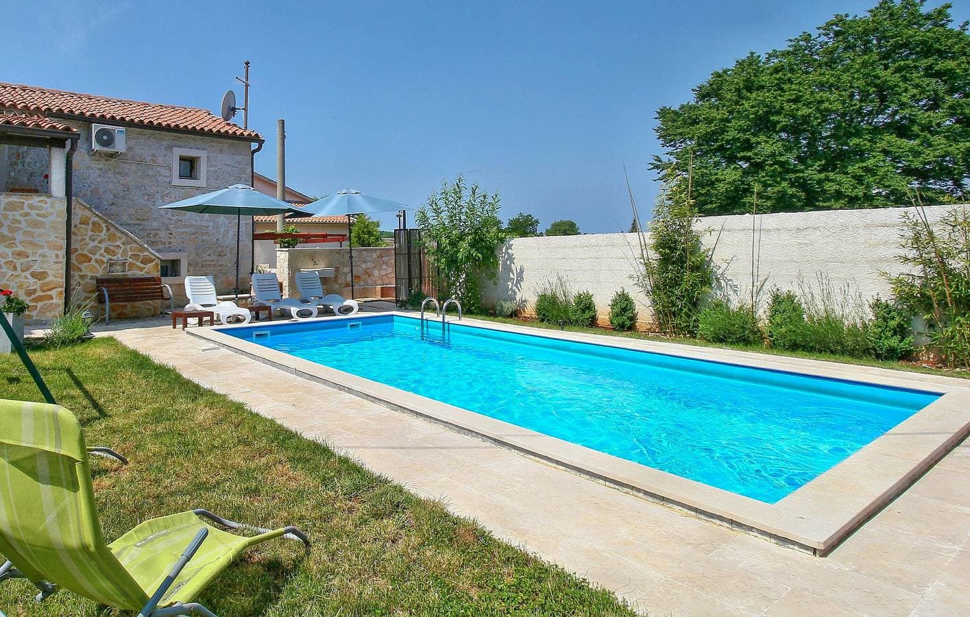 Foto 11 von 45: „Charmante 2-Zimmer-Wohnung mit Pool, Terrasse und erstklassiger Lage in Prhati“