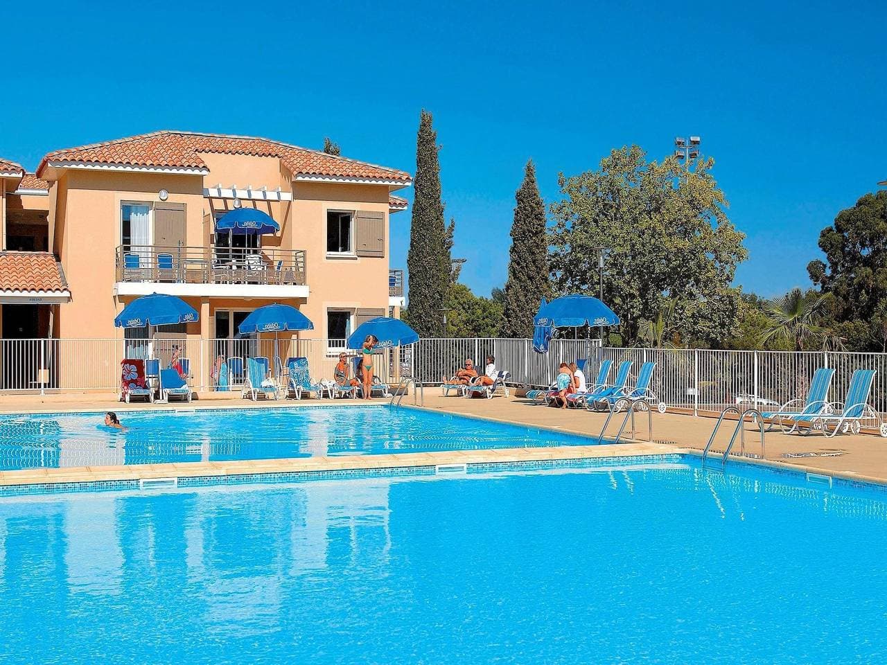 Sonniger Rückzugsort mit Pool 1