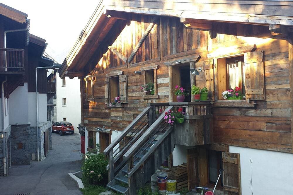 Cosy apartment in the village of Saint Bon Courchevel 1