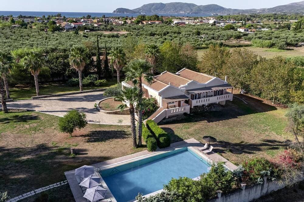 Leone Luxury Villa Giota 1