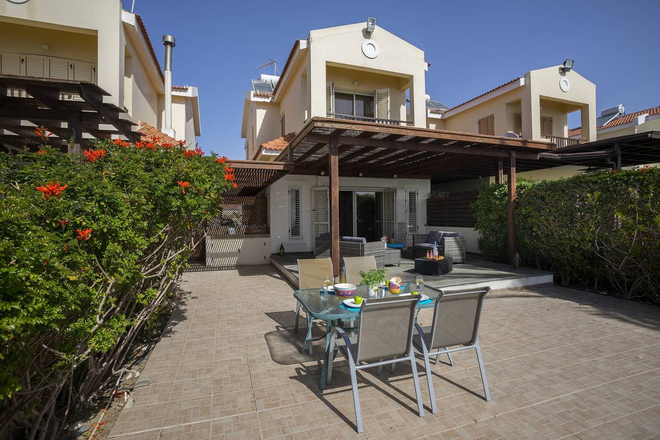 Foto 11 von 27: Beachfront Villa Meneou 5