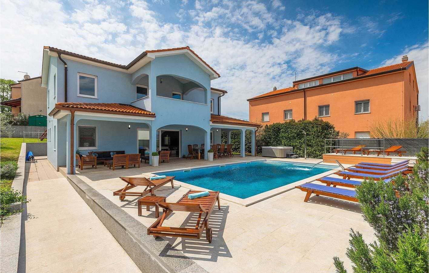 Foto 8 von 52: Reizende 2-Zimmer-Wohnung mit Pool und in der Nähe des Stadtzentrums von Kadumi