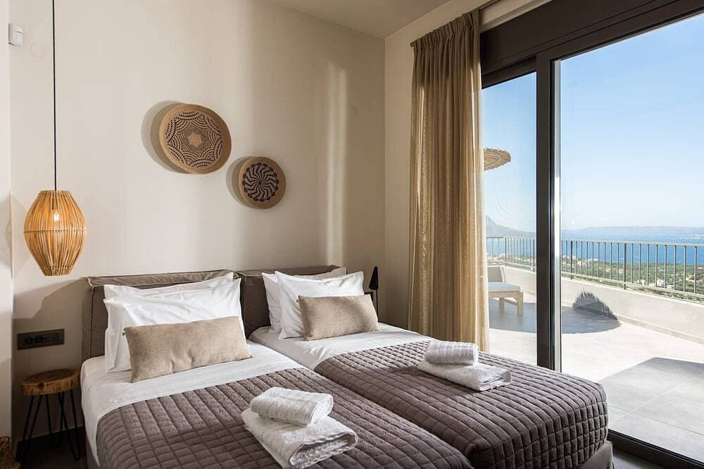 Foto 3 von 24: Villa Aurivis, Divine Sea Views, Private Infinity Pool, Furnished Terrace,.