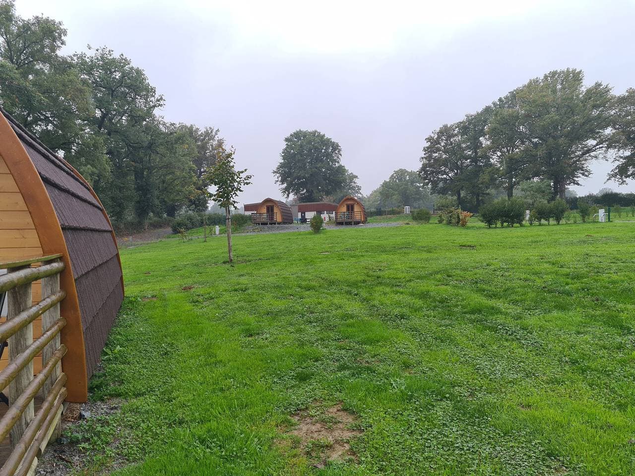 Foto 5 von 12: Waldhütte in Berry in der Nähe eines Wassersportzentrums