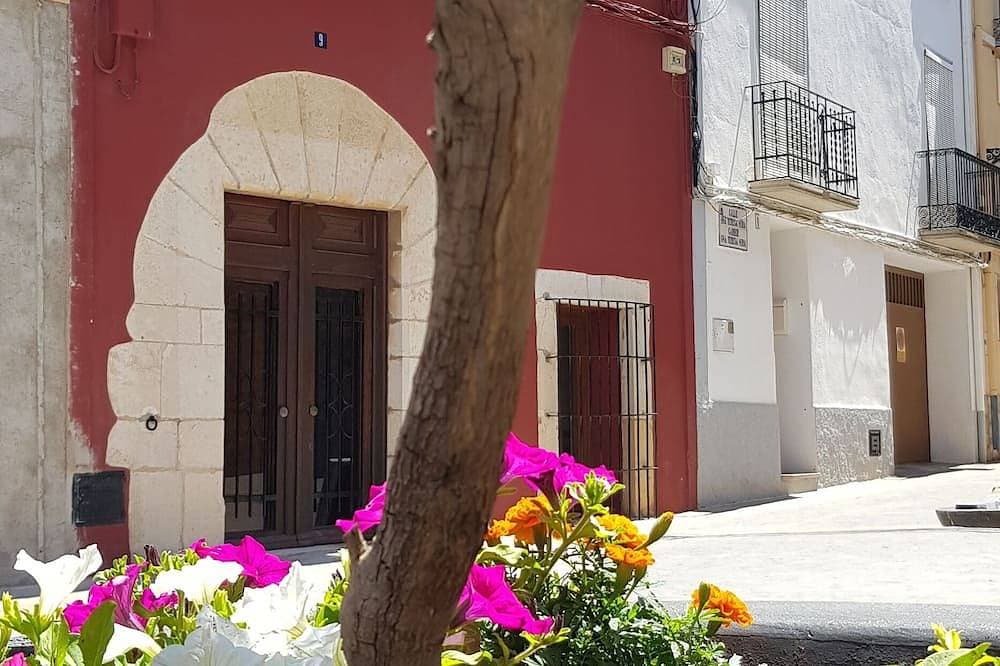 Foto 5 von 24: Charming apartment, in town, between sea and mountains. With spa area.