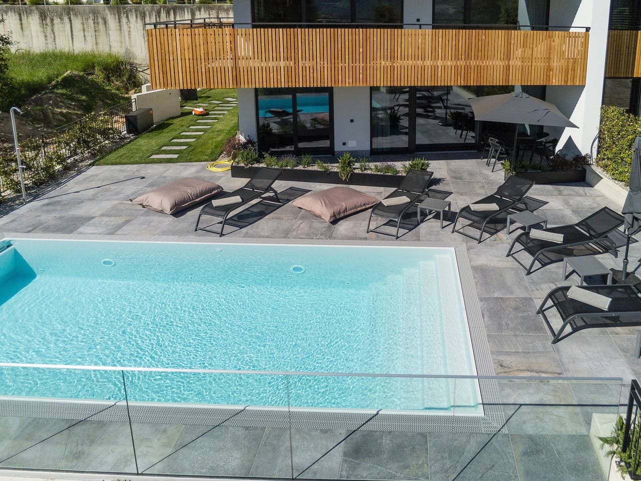 Foto 12 von 12: Ferienwohnung 'Köfele Lodge Sepp' mit Bergblick, Gemeinschaftspool und WLAN