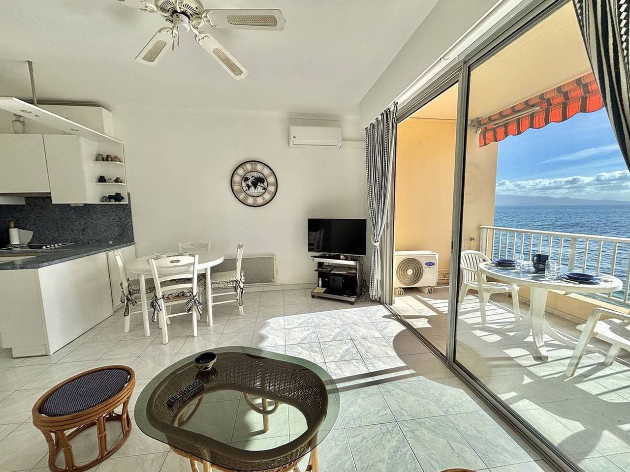 Foto 5 von 19: Studio am Wasser, Klimaanlage, Terrasse, WLAN inklusive in Ajaccio