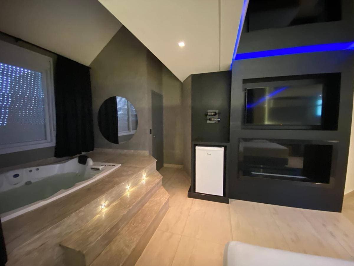 Foto 4 von 9: Studio with Spa Bath