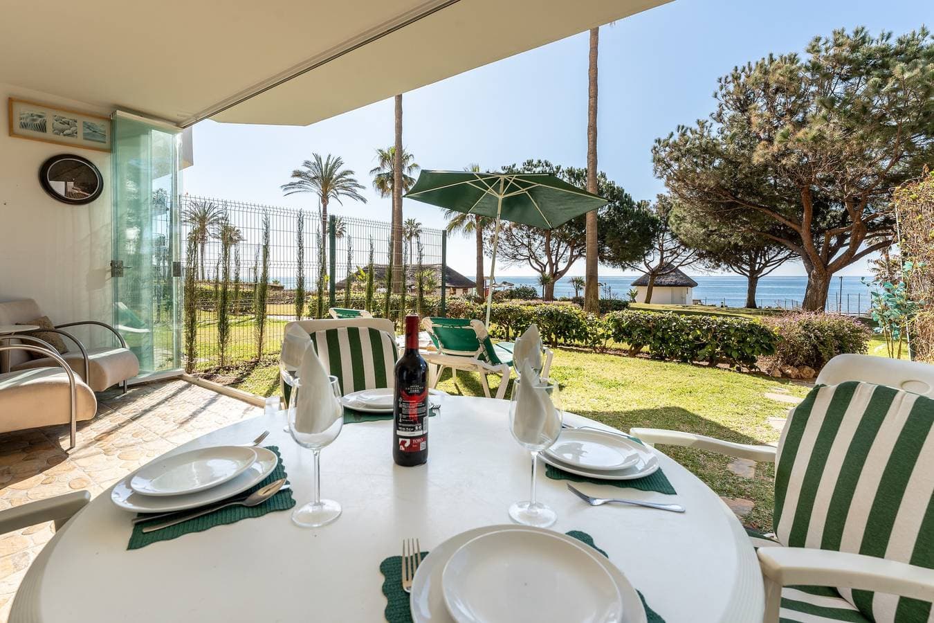 Foto 13 von 27: Ferienwohnung "Mi Capricho Beachfront Apt" mit WLAN und Gemeinschaftspool