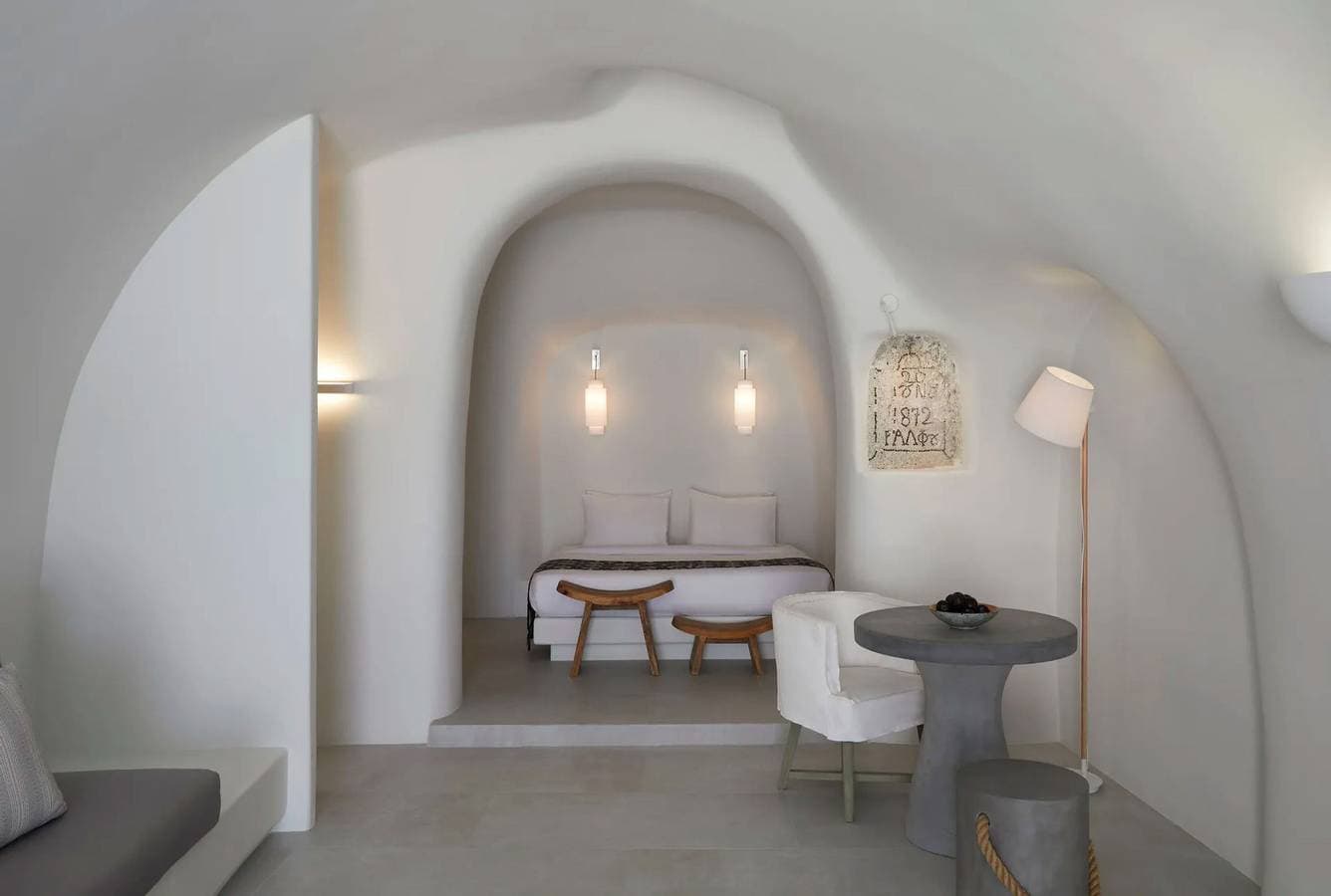 Foto 7 von 22: Luxury Santorini Villa | Villa Elysian Tria | Private Plunge Pool | Sea & Village View | 1 Bedroom | Oia