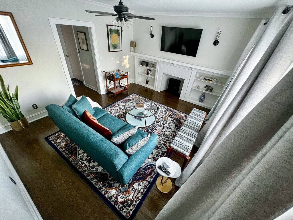 Foto 11 von 19: Luxury vintage condo close to lakefront,  Obama Presidential Center & downtown!