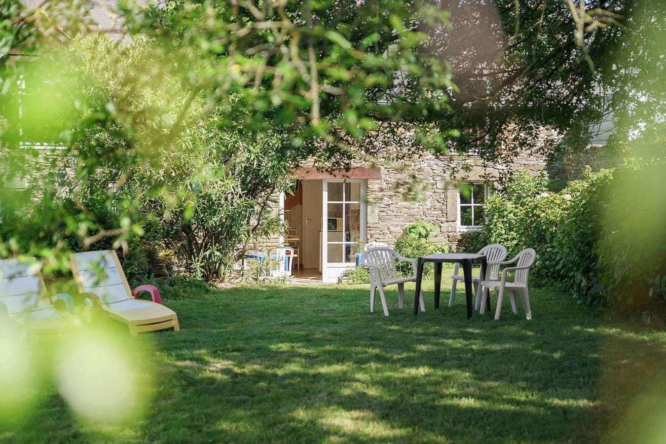 Gästezimmer „La Souricière - Le Puits“ mit gemeinsamer Terrasse, Garten und WLAN