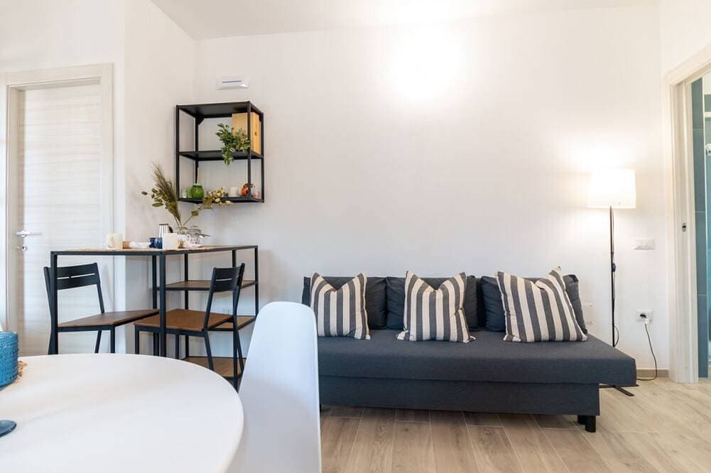 Foto 13 von 30: Dein entspannter Rückzugsort in Mandriola, nur wenige Schritte vom Meer entferntWillkommen im Apartment Corallo, einem gemütlichen Studio in Mandriola, nur 3 Gehminuten vom Strand entfernt. Ideal für alle, die einen erholsamen und komfortablen Urlaub