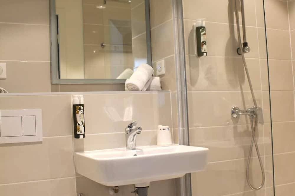 Foto 4 von 15: Provence Twin Stay Near Sainte-Baume Trails, Seasonal Pool and Breakfast