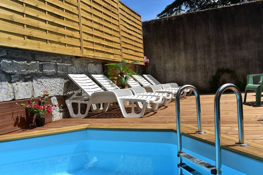 Studio Avec Piscine 10 min à Pied de la Rivière et 5 min du Centre 1