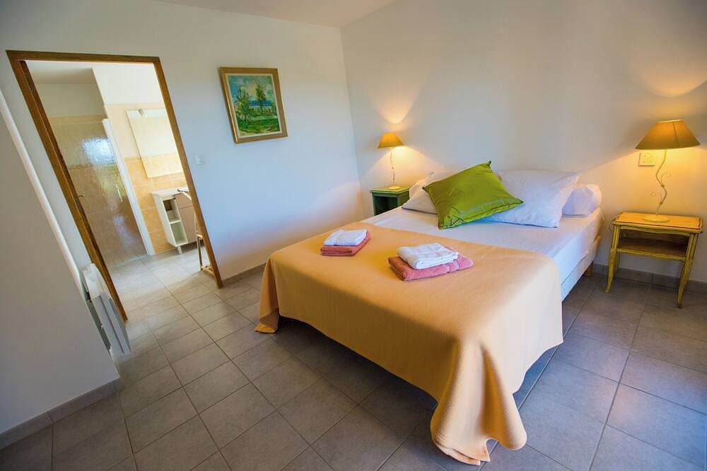 Foto 4 von 29: Villa Les Lavandes mit eigenem Pool und Multijet-Spa im Freien