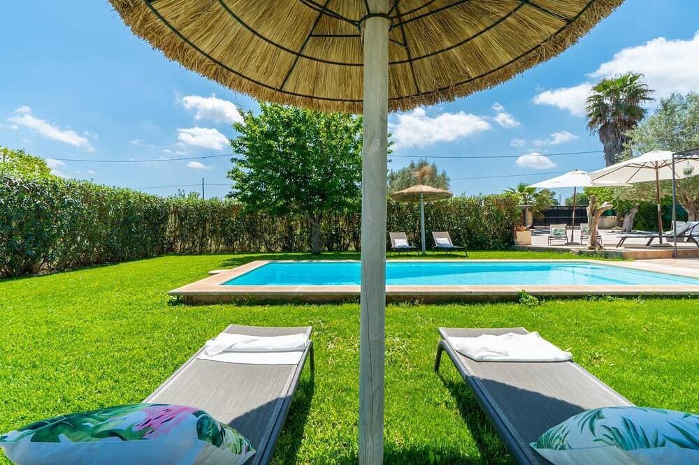 Foto 10 von 30: Atemberaubendes Haus in Manacor mit privatem Swimmingpool, der sowohl drinnen.