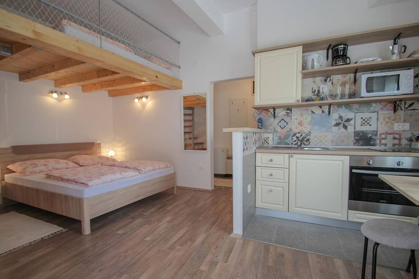 Foto 4 von 25: Bezauberndes Studio-Apartment nur 200 Meter zum Strand mit eigener Galerie