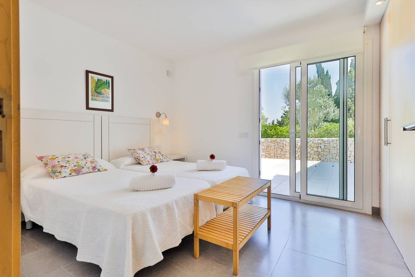 Foto 13 von 40: Deluxe Cala D'or Villa | Casa Morga | 4 Bedrooms | Distant Sea Views | Bright Interior