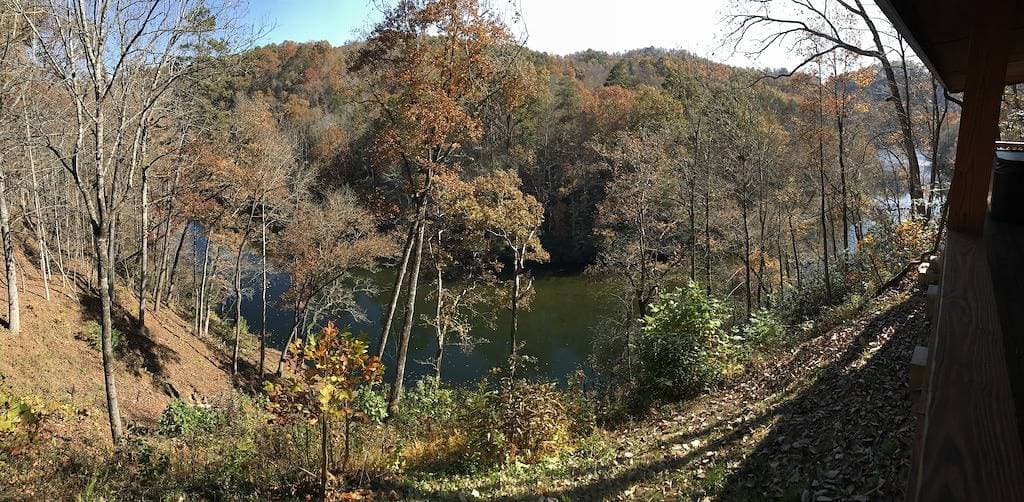 Foto 3 von 47: Cabin with River View located between Cherokee & Bryson City, 5 miles to casino!