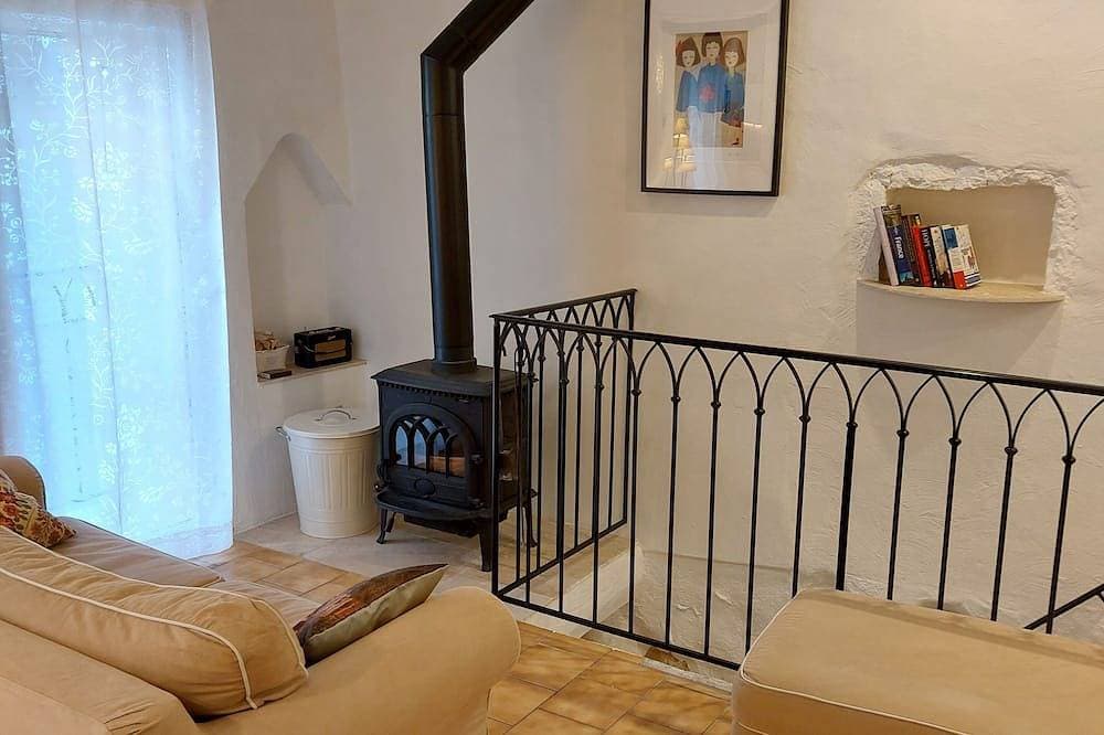 Foto 2 von 11: In the heart of a medieval French village. One bed apartment. Pet friendly