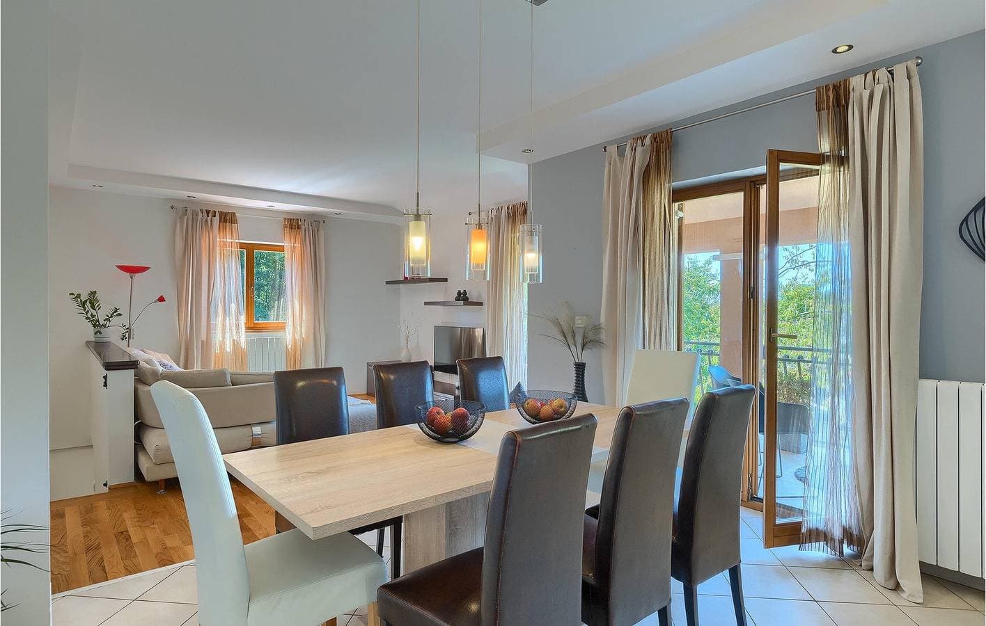 Foto 11 von 61: Geräumige 2-Zimmer-Wohnung mit Pool, WLAN und Parkplatz in der Nähe von Restaurants