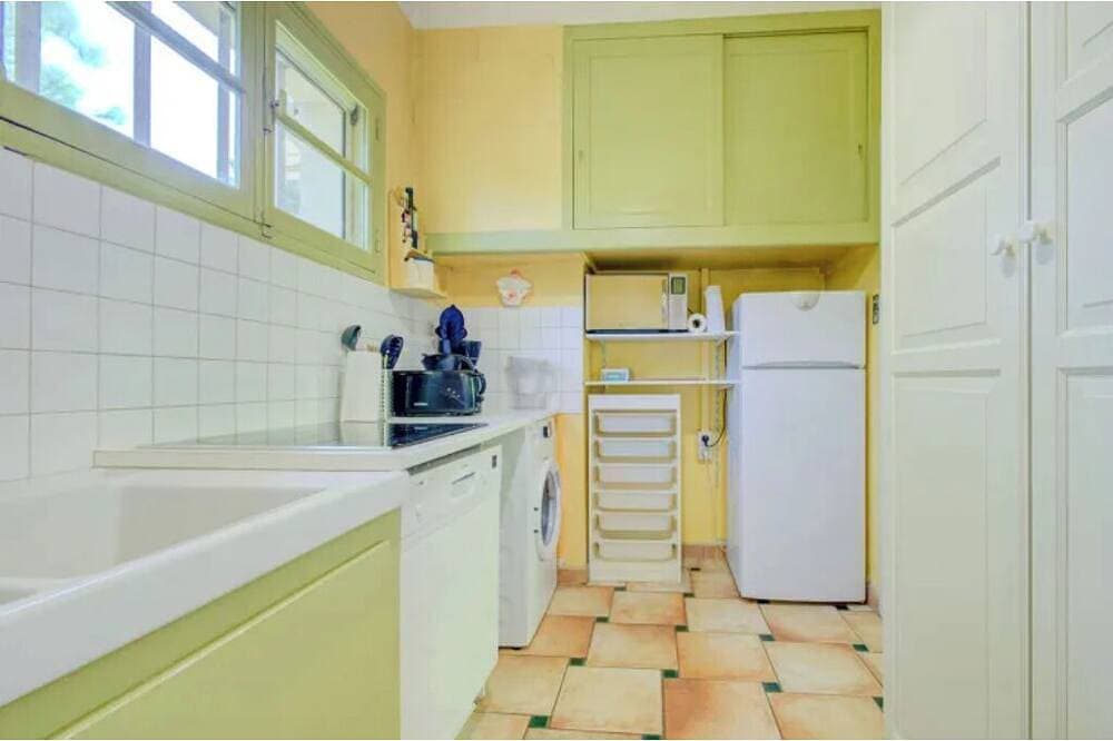 Foto 13 von 20: Charming cottage in Réattu with terrace and park view - sleeps