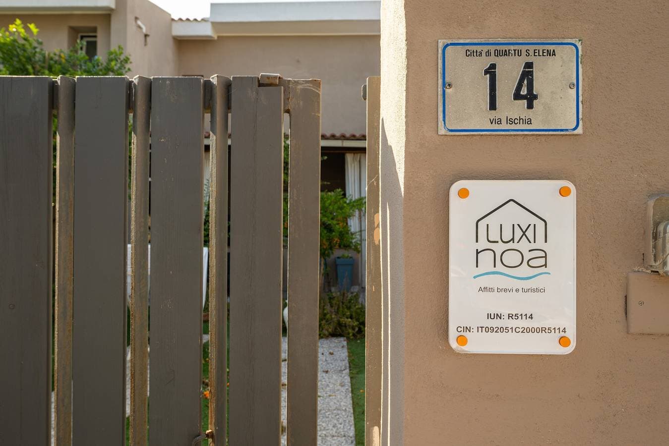 Foto 9 von 23: Zimmer 'Luxi Noa Studio' mit gemeinsamer Terrasse, WLAN und Klimaanlage