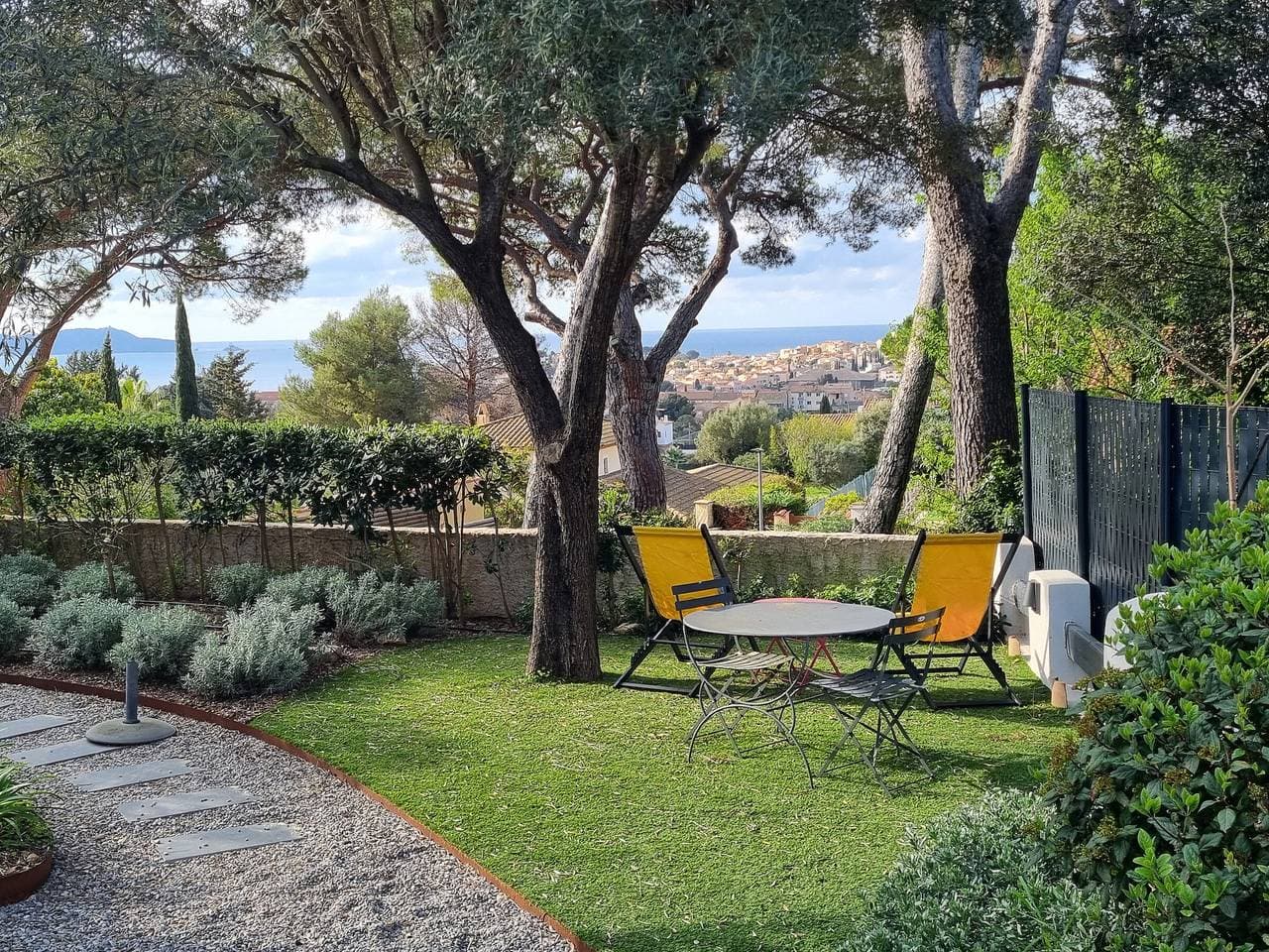 Foto 8 von 23: Carqueiranne: Charmante Villa mit Pool, Meerblick, für 8 Personen