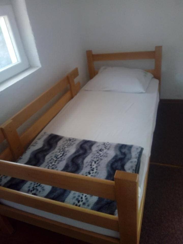 Foto 11 von 12: Twin Room with Shared Bathroom