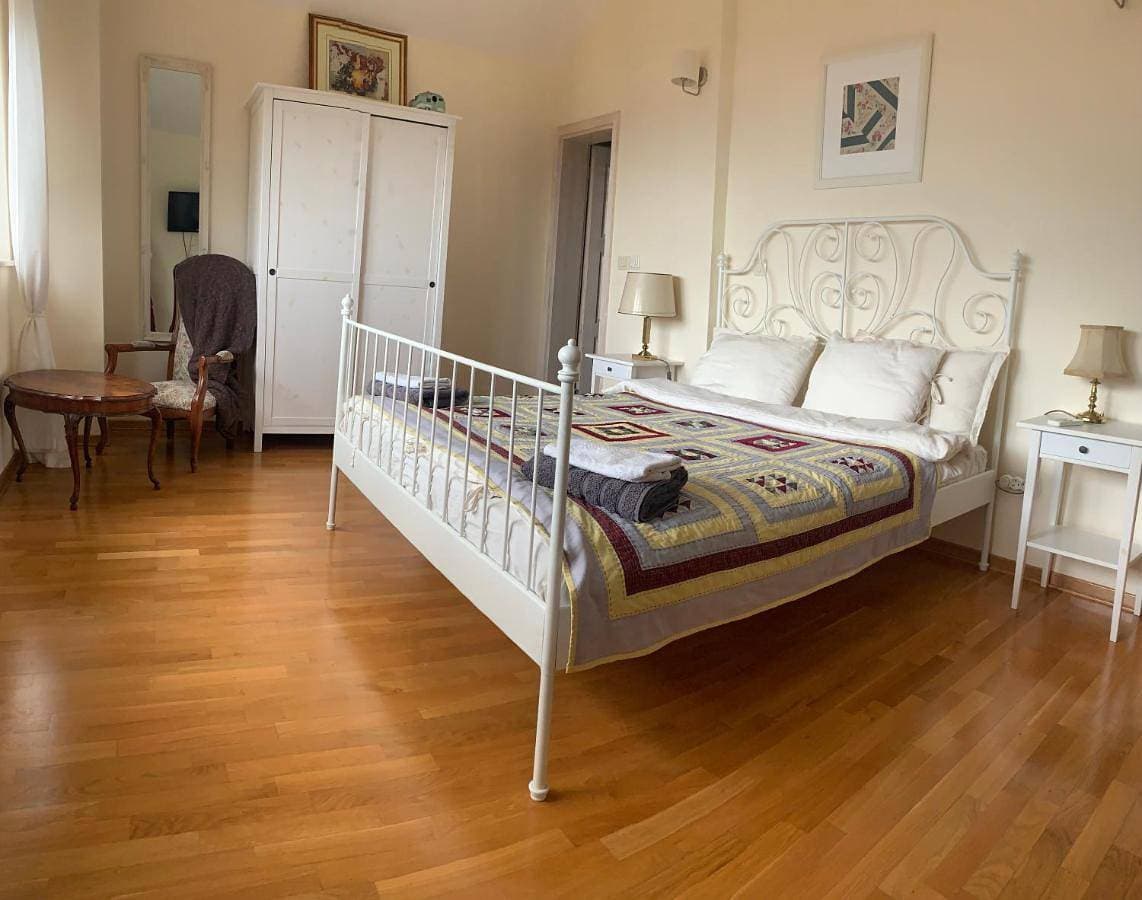 Foto 3 von 15: Large Double Room