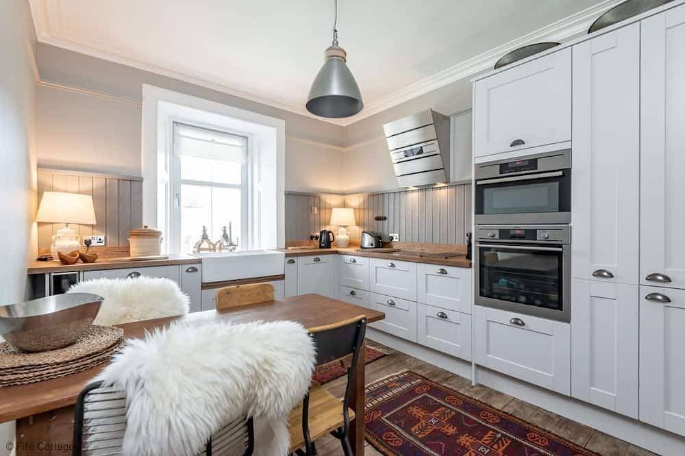Schön renovierte 2-Zimmer-Wohnung 1