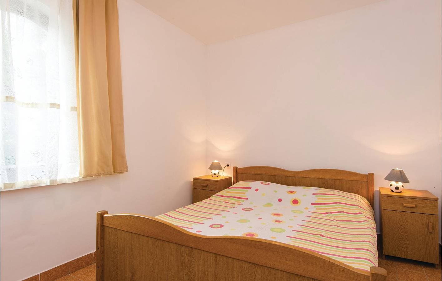 Foto 3 von 17: Gemütliche Ferienwohnung mit Terrasse, Parkplatz und WLAN in der Nähe des Strandes Uvala Bočići