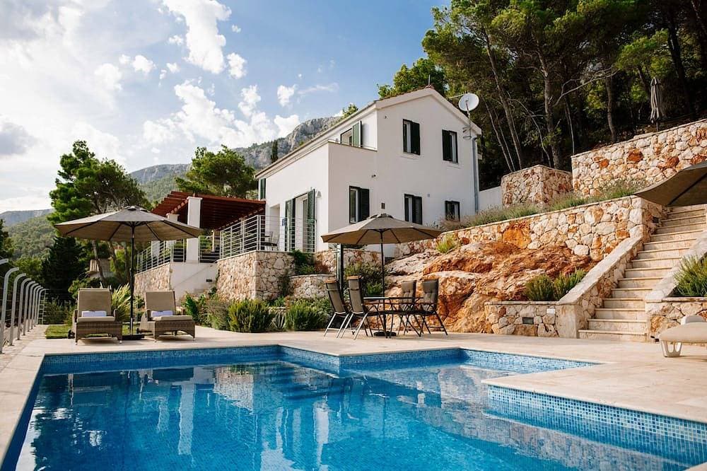 Luxusvilla mit Privatsphäre, Pool, Spa und atemberaubender Aussicht 1